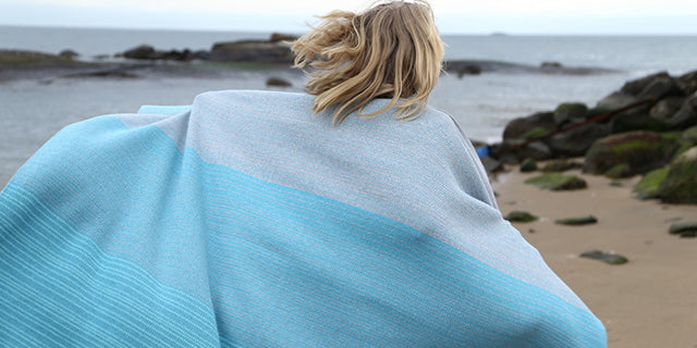 outdoor throws made of recycled polyester (aka yarns made recycled post consumer plastic bottles!)