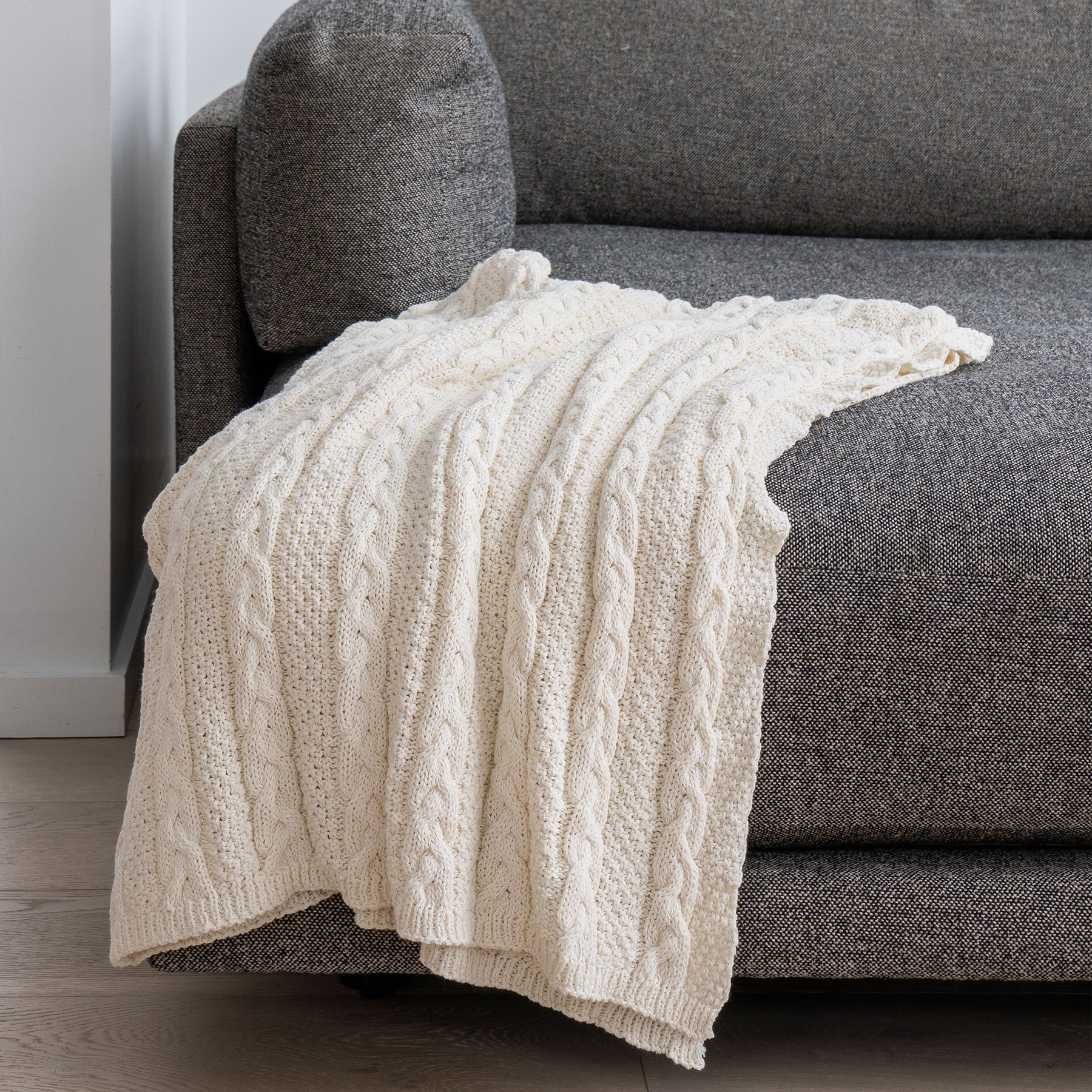 Chunky Cable Knit Throw Blanket BLCC1