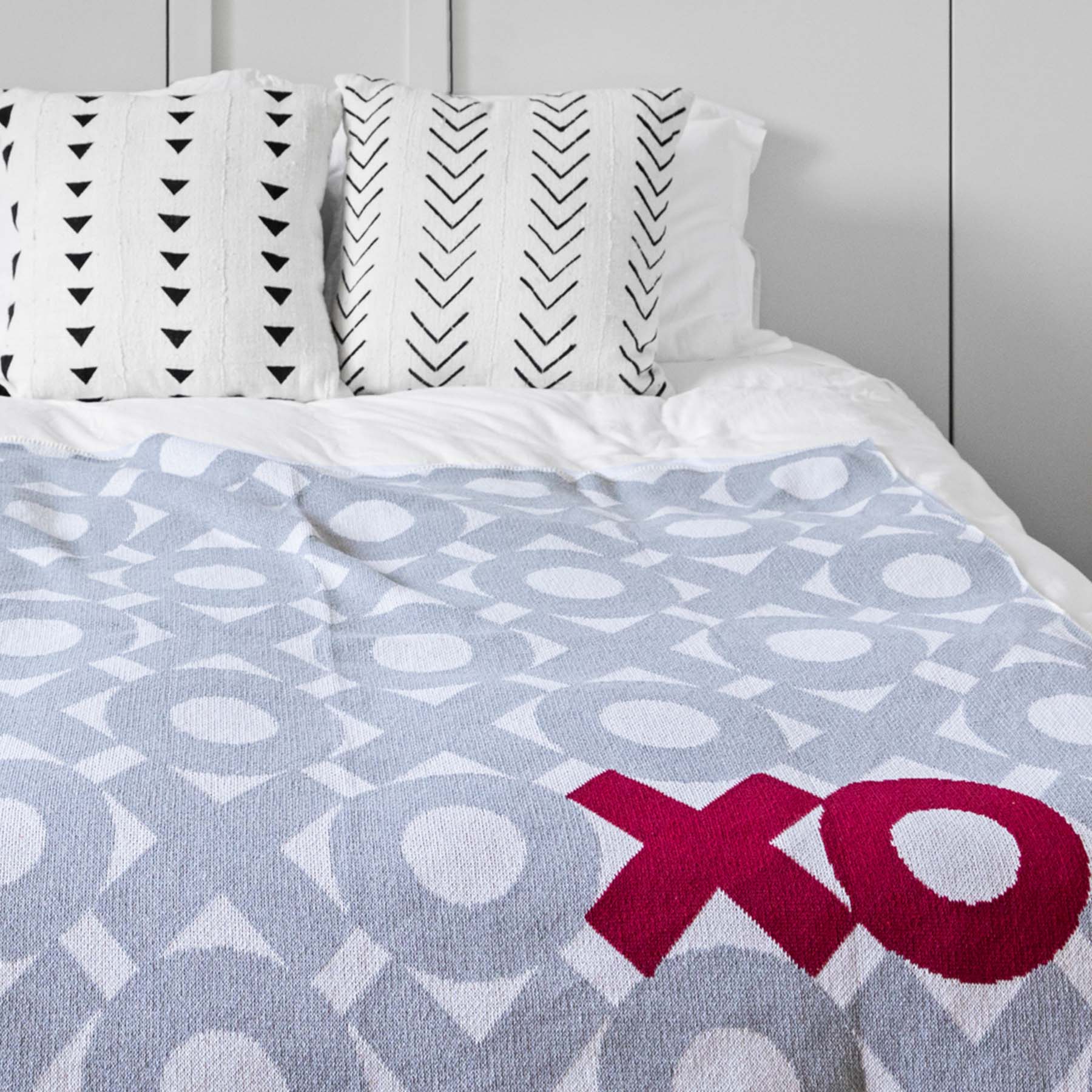 XO Throw Blanket BL01WXO1