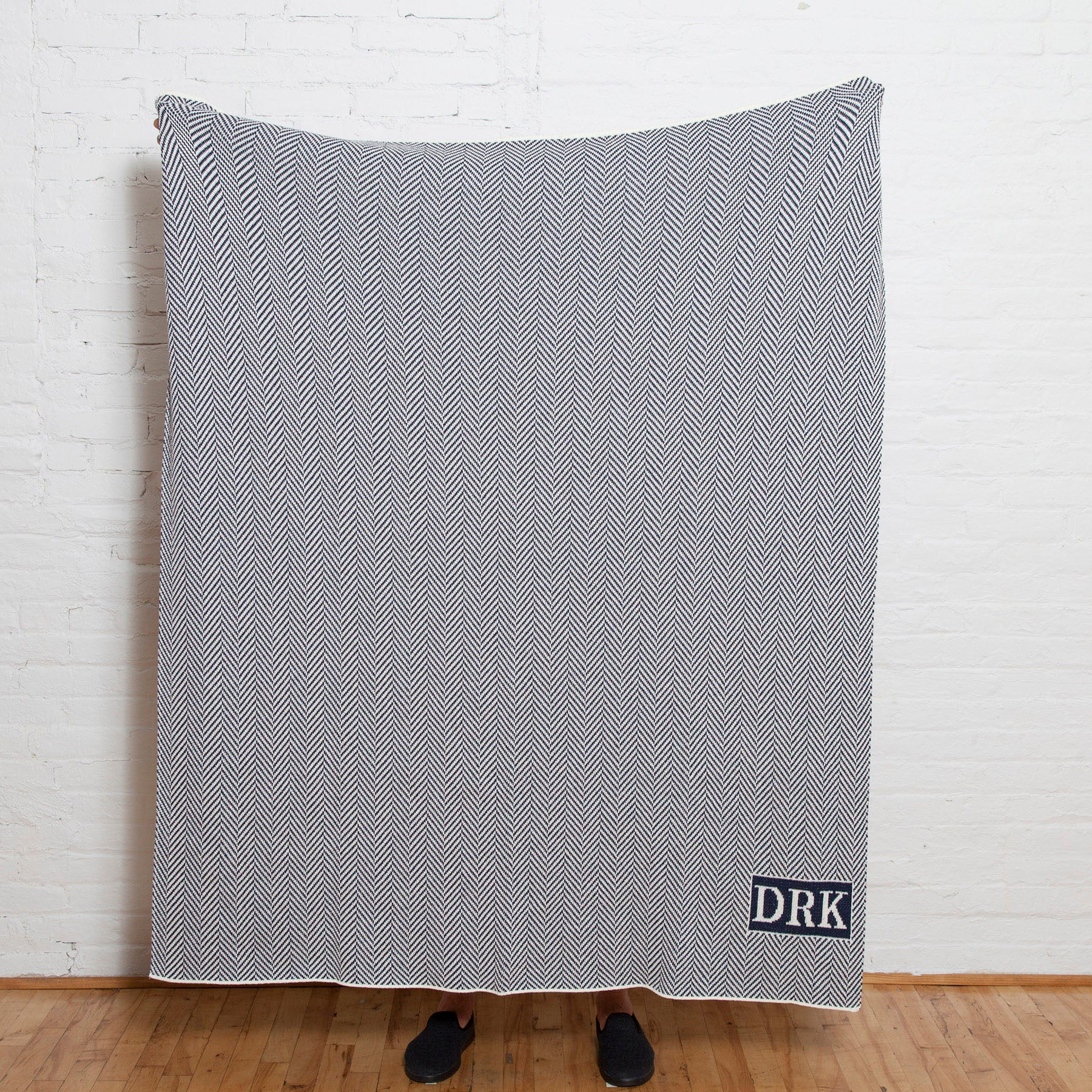 herringbone-personalized-in2green-throw-blanket-custom-eco-cotton.jpg